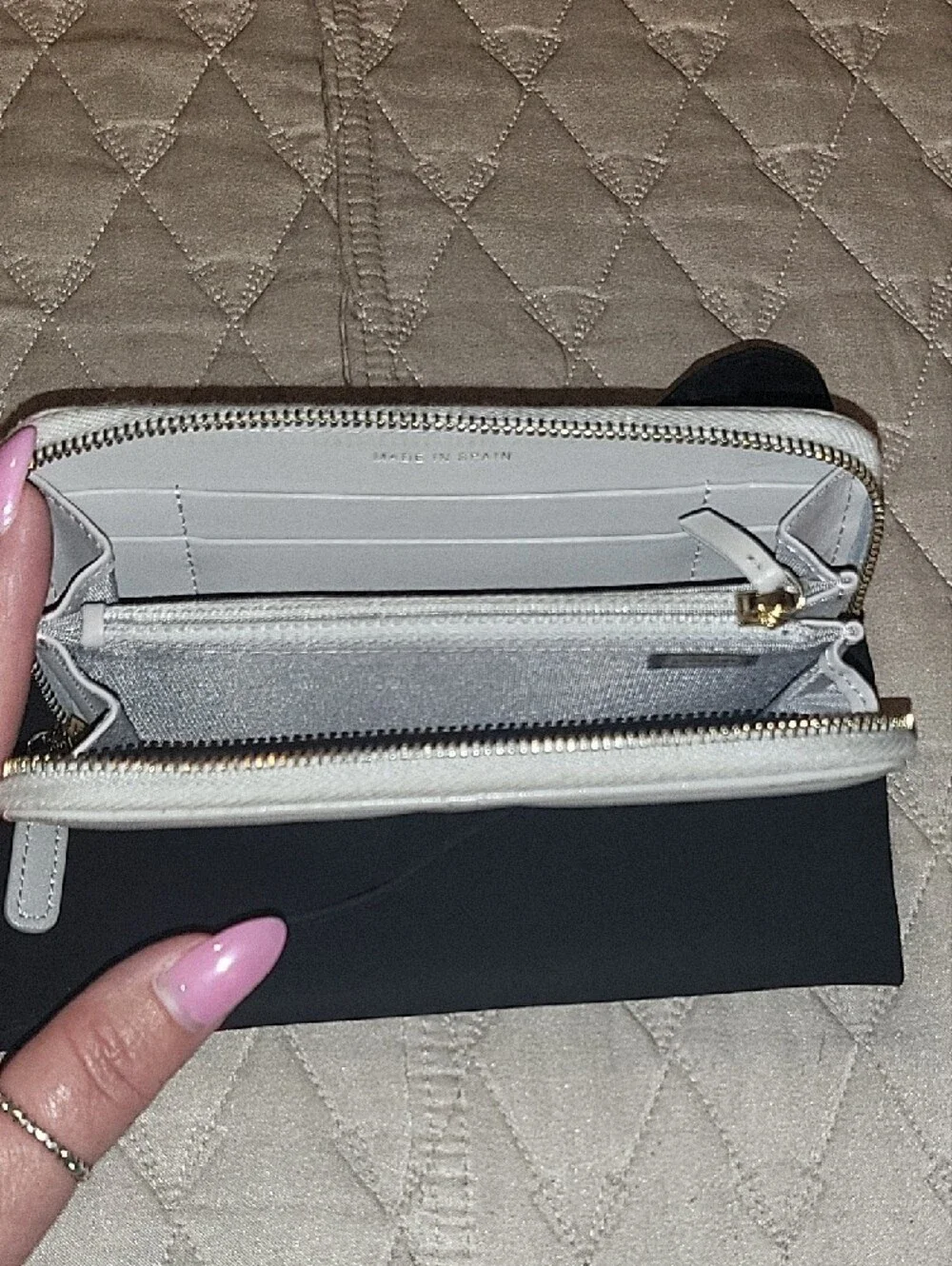 CHANEL 21a zip